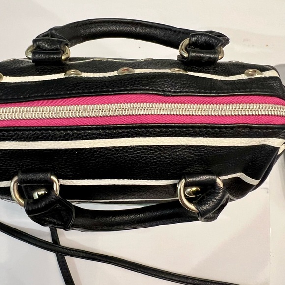 👜 Betsey Johnson Mini Barrel Purse w/ Surprise - Picture 7 of 10